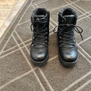 Vegan black leather fall boots. Size 7.5/8